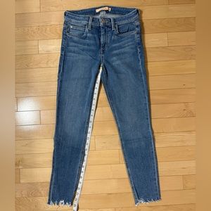 Joe’s Jeans Mid Rise Skinny Crop
The Icon